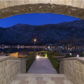 5 bedroom bayside villa with pool near Kotor, sleeps 12